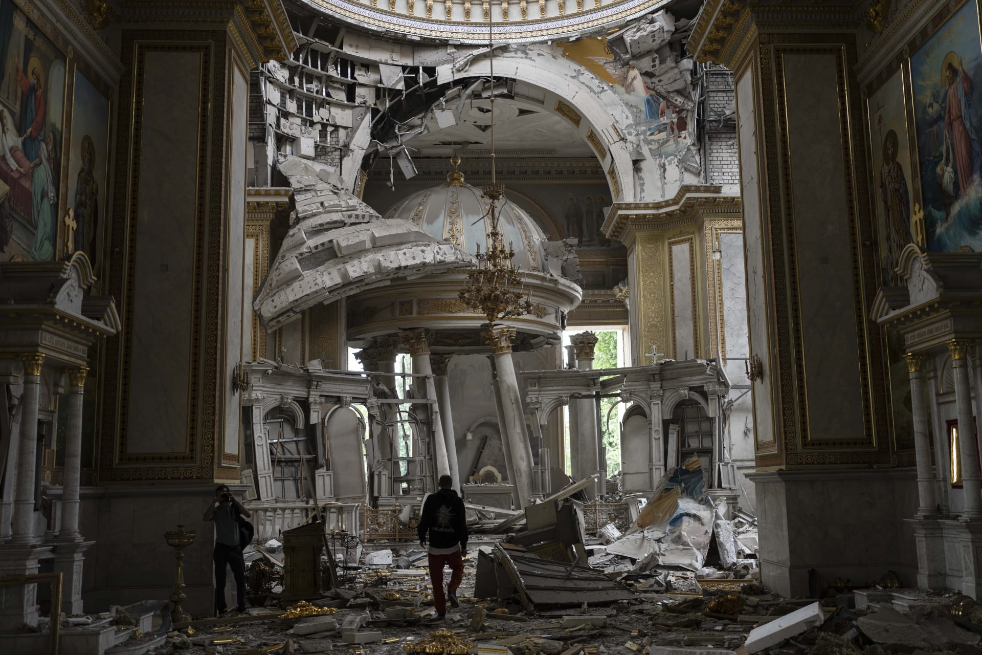 Poničená katedrála v Oděse po červencovém raketovém útoku Rusů