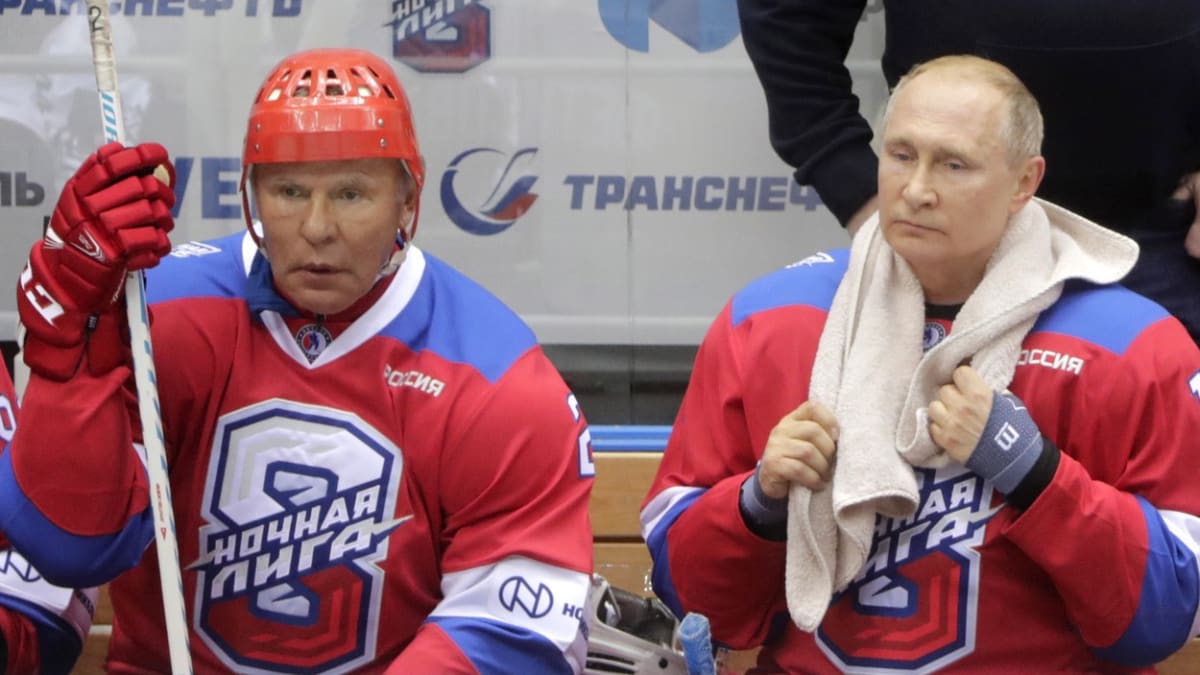 Legendární hokejový obránce a někdejší kapitán sovětské sborné Vjačeslav Fetisov patří mezi přátele a podporovatele prezidenta Vladimira Putina.