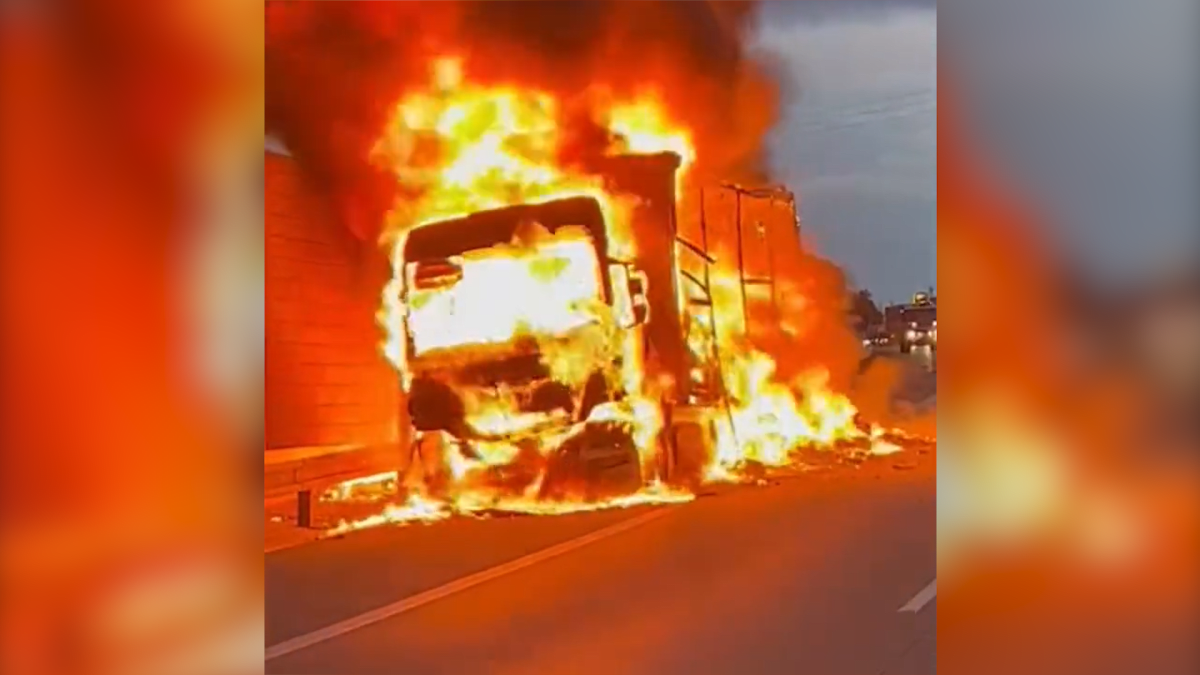 Požár kamionu na D1