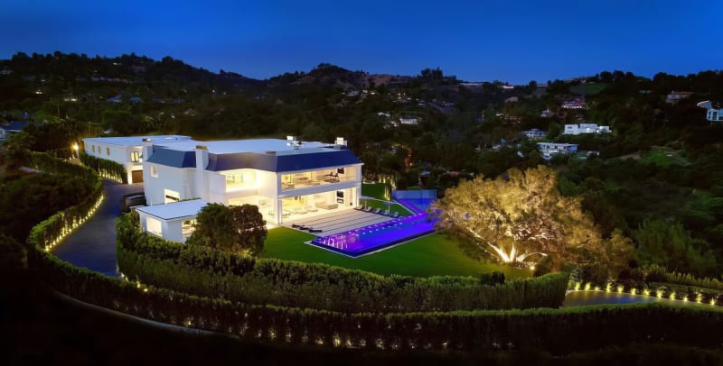 Jennifer Lopez a Ben Affleck koupili dům v Berverly Hills: Hollywoodský manželský pár za luxusní sídlo zaplatil více než 1,3 miliardy korun,