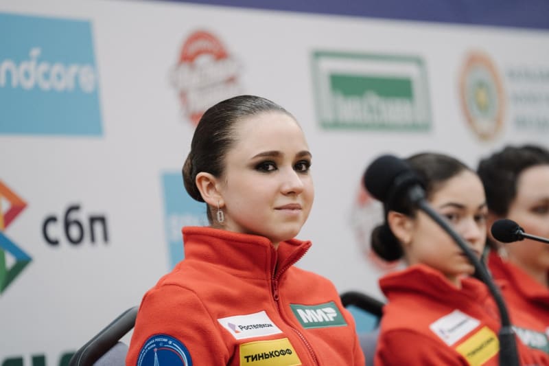 Kamila Valijevová, krasobruslařka známá kvůli dopingovému skandálu a zároveň velkému talentu, se také dostala na ukrajinský seznam nežádoucích.