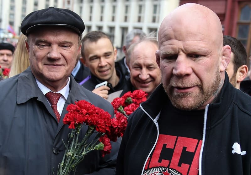 Ruský MMA zápasník amerického původu Jeff Molson (vpravo) je jedním z největších zastánců invaze na Ukrajinu.
