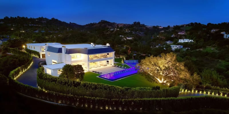Jennifer Lopez a Ben Affleck koupili dům v Berverly Hills: Hollywoodský manželský pár za luxusní sídlo zaplatil více než 1,3 miliardy korun,