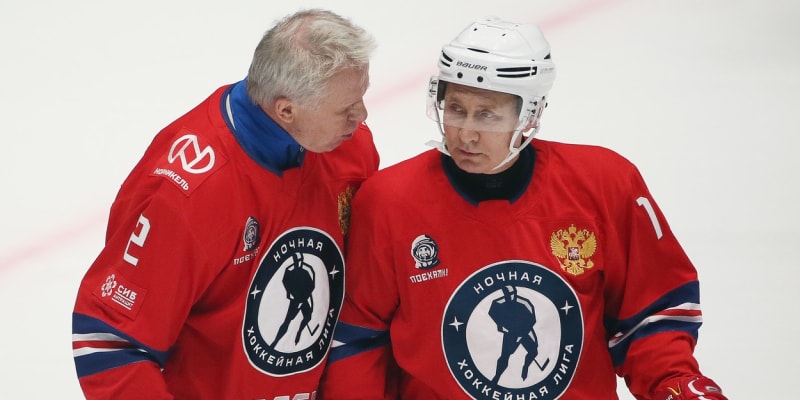 Někdejší kapitán hokejové sborné Vjačeslav Fetisov patří i nadále mezi Putinovy příznivce.