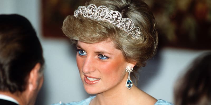 První ženou krále Karla III. byla princezna Diana.