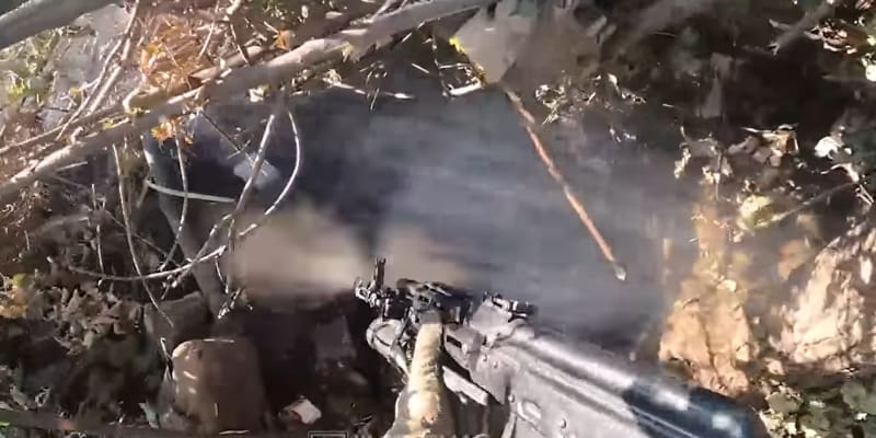Záběry drsné přestřelky mezi Ukrajinou a Ruskem u Bachmutu