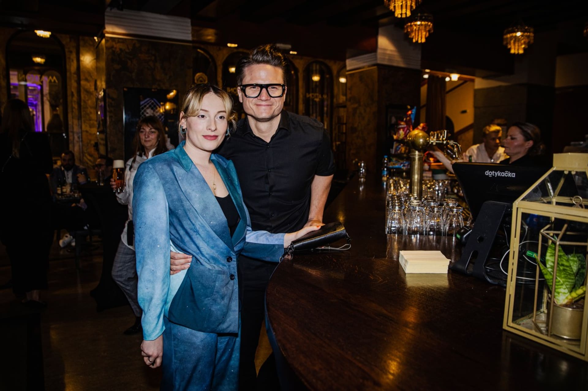Ondřej Brzobohatý s Aničkou Fialovou na premiéře filmu.