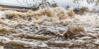Sledujte RADAR: Na Česko se ženou deště a silné bouřky. Meteorologové varují před povodněmi