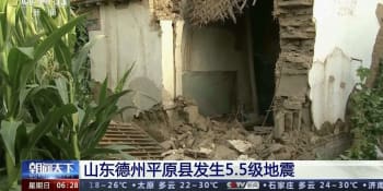 Přes 100 zřícených budov a řada zraněných. Čínu zasáhlo ničivé zemětřesení, zastavilo i vlaky