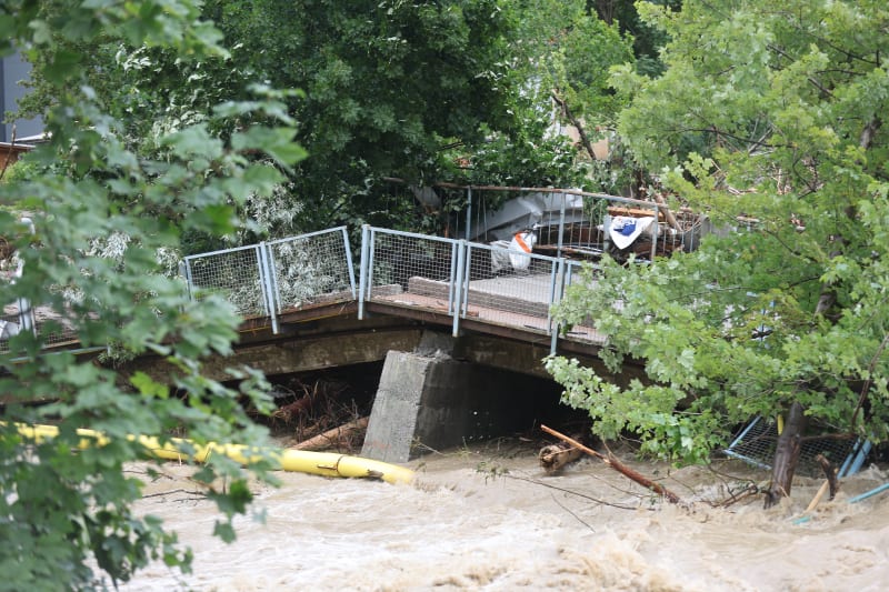 Současné záplavy ve Slovinsku způsobily přívalové deště.