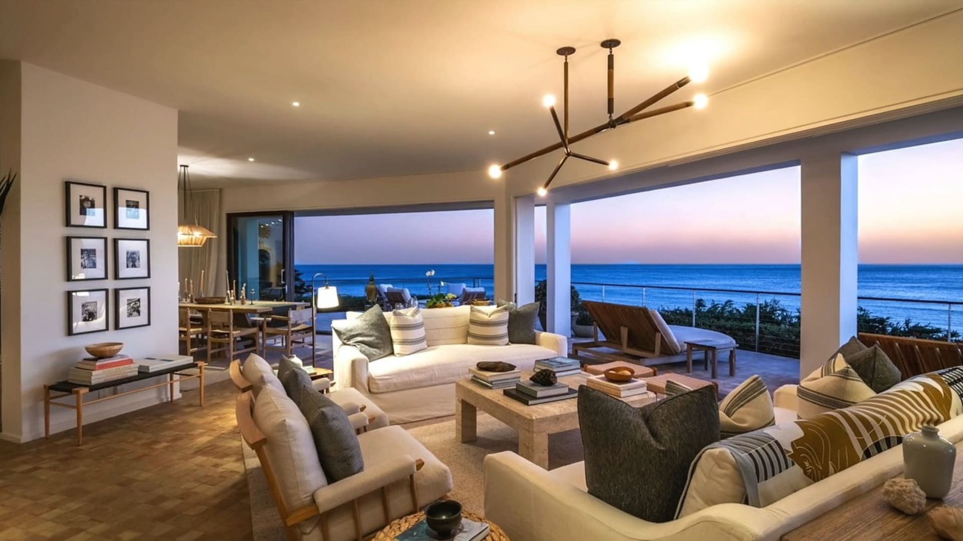 Luxusní sídlo Kim Kardashian v Malibu: Bydlení je teplý, útulný prostor k posezení 