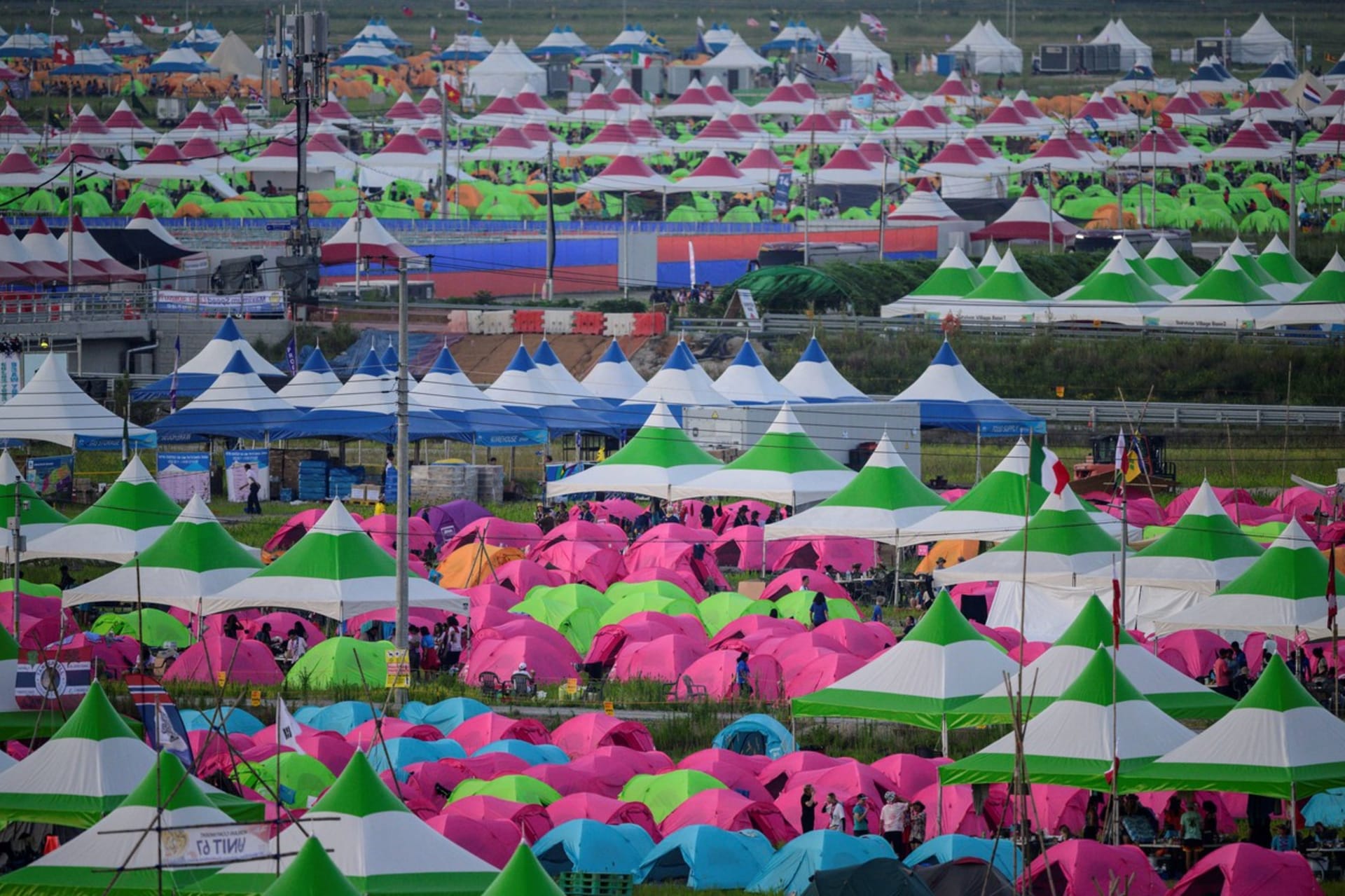 Jižní Korea se připravuje evakuovat desítky tisíc skautů z dějiště světového jamboree