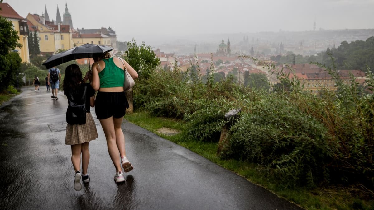 V Česku budou nadále panovat nízké teploty a déšť.