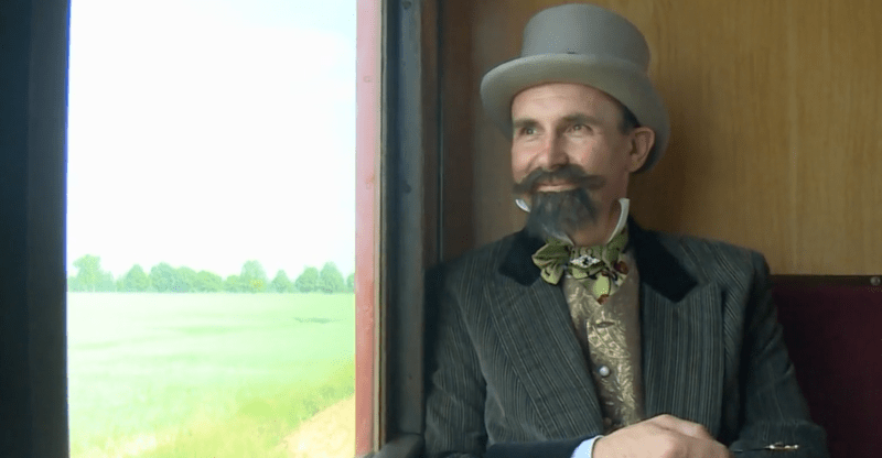 Ve vlaku můžete potkat i představitele Františka Křižíka.