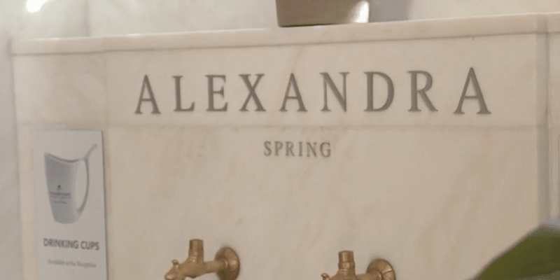 Pramen Alexandra v hotelu Falkensteiner se dá pít, ale lze se v něm i vykoupat.