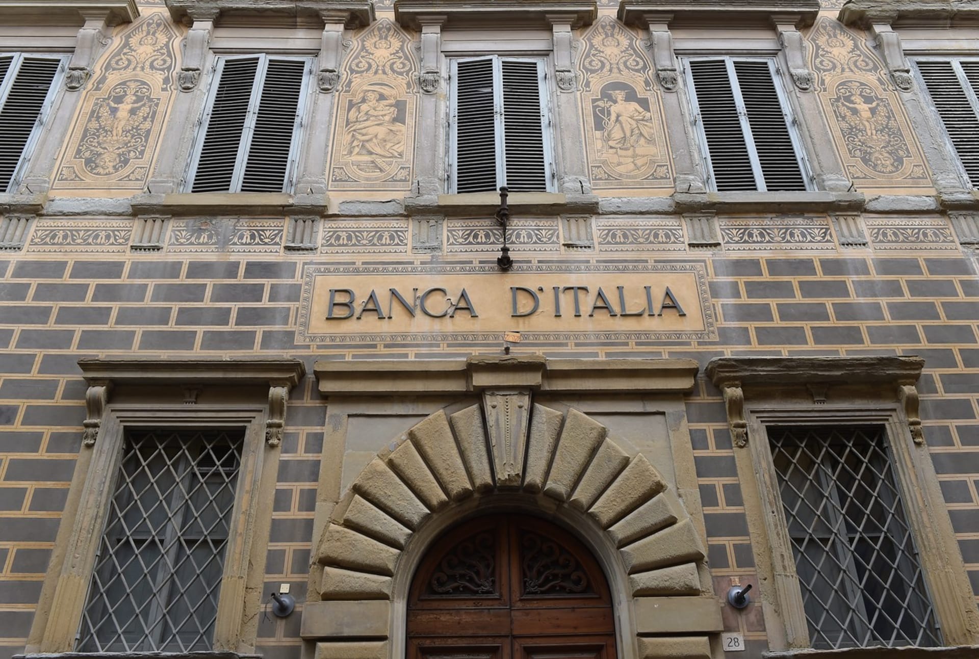 Itálie zavádí 40procentní daň z letošních mimořádných zisků bank