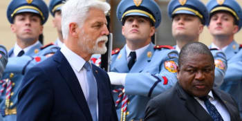 Pavlův spolužák i Putinův přítel z Afriky. Kdo je prezident Mozambiku, který zavítal do Česka?
