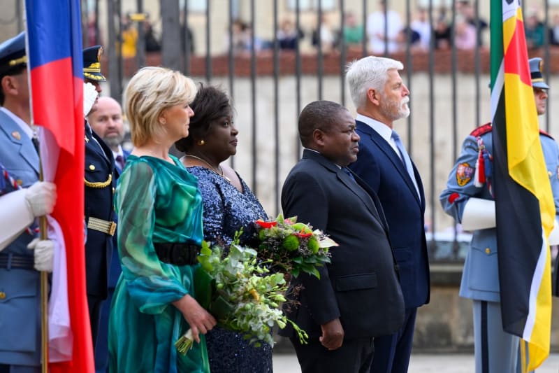 Český prezidentský pár přivítal prezidenta a první dámu z Mozambiku.