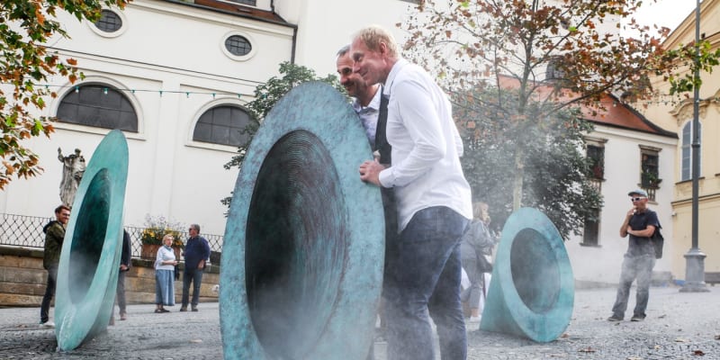 Otevření nové fontány na brněnském Dominikánském náměstí od autorů Tomáše Pavlackého a Michaela Gabriela.