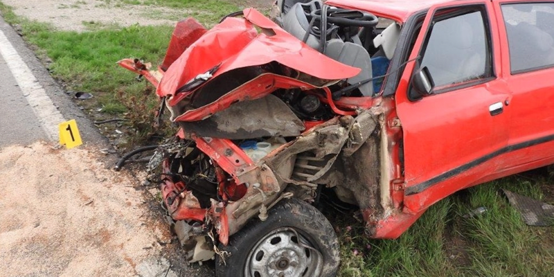 Tragická nehoda na Slovensku si vyžádala dva životy a tři těžká zranění.