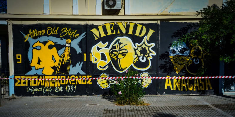 Před Ligou mistrů mezi AEK a Dinamem Záhřeb byl v Aténách ubodán řecký fanoušek.