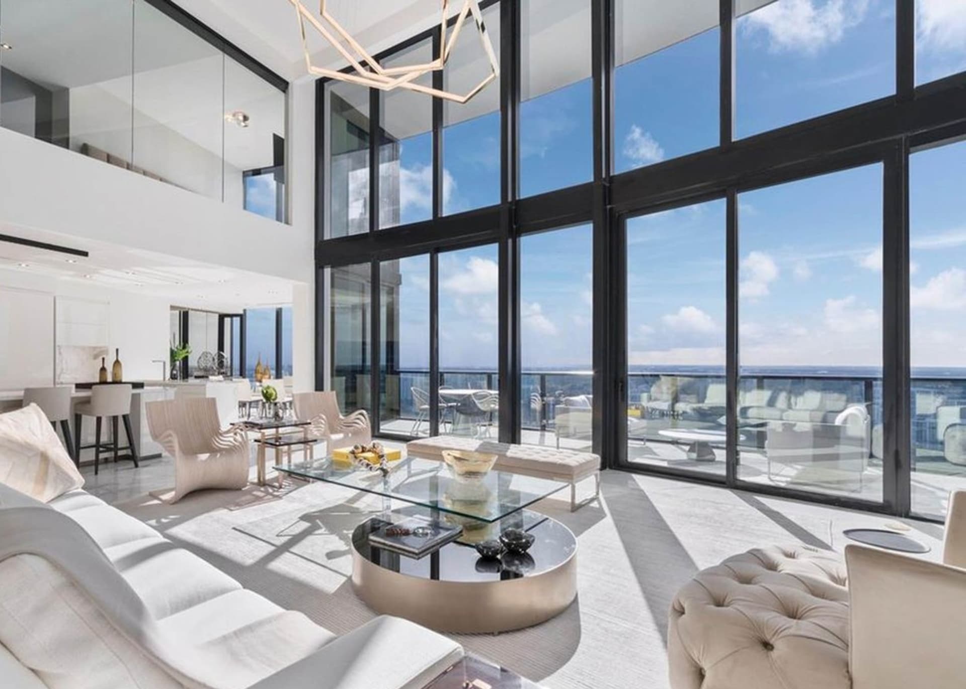 Jak bydlí Lionel Messi v Miami: Interiér bytu ve výškovém domě Porsche Design Tower.