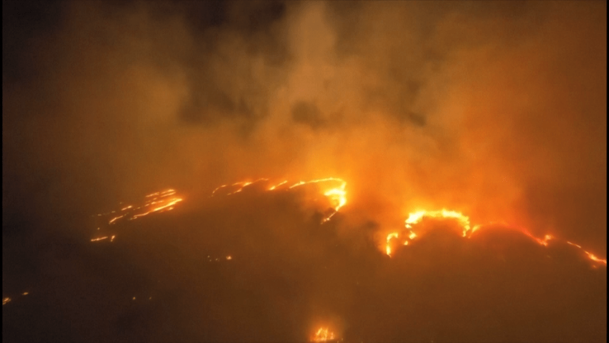 Havaj se potýká s devastujícími požáry