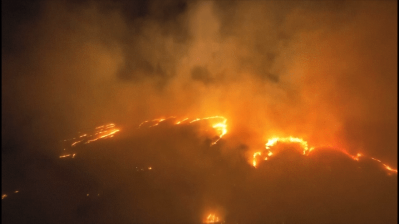 Havaj se potýká s devastujícími požáry