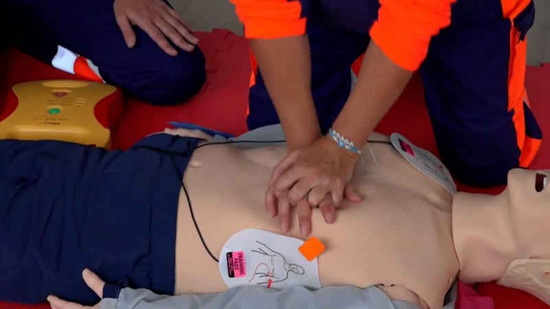 Při záchraně člověka, jemuž se zastavilo srdce, může pomoci i defibrilátor. Jeho lokaci v obcích zjistí i naprostý laik díky mapě.