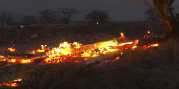 V ohnivém pekle na ostrově Maui se nachází 12 Čechů. Úřady nevědí, kolik lidí se pohřešuje