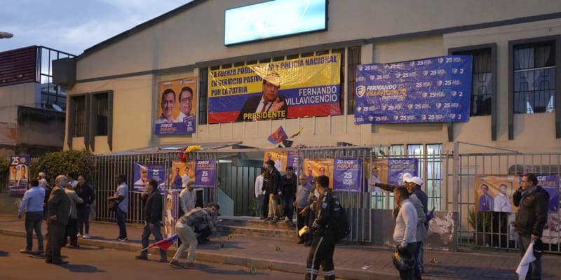 Kandidát prezidentských voleb v Ekvádoru Fernando Villavicencio zahynul při atentátu během předvolební akce