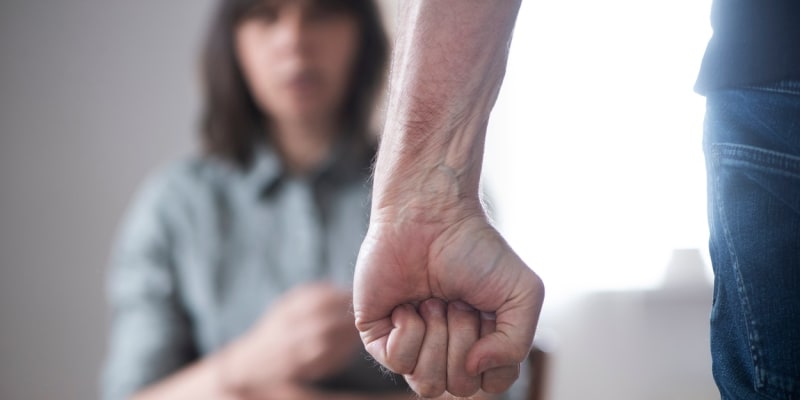 Počet případů domácího násilí meziročně vzrůstá.