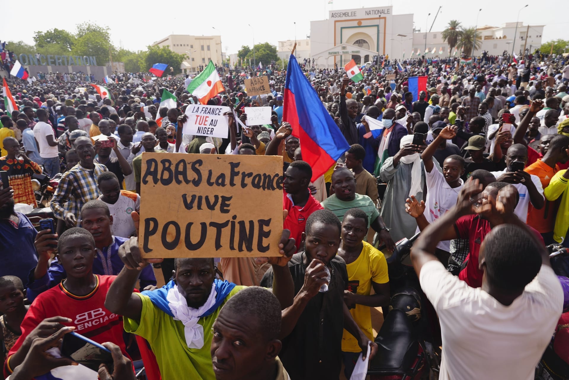 V Nigeru je podstatná část místní populace proruská. Tato skupina vojenský puč vítá.