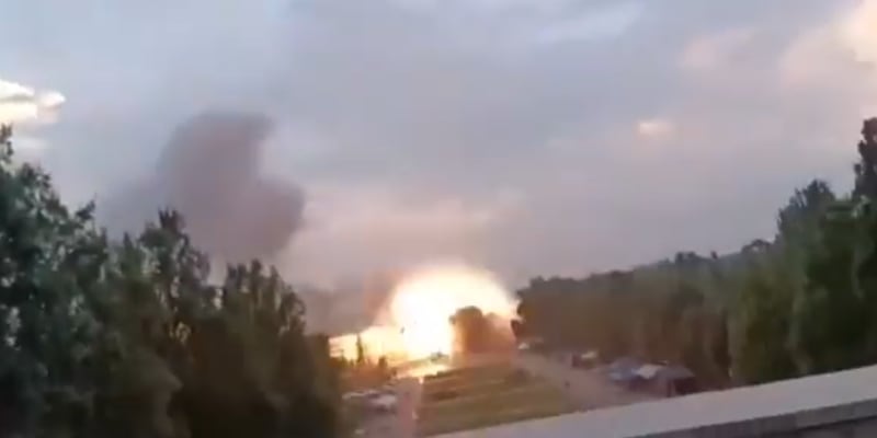 Ruská raketa dopadla nedaleko od ukrajinských dětí.