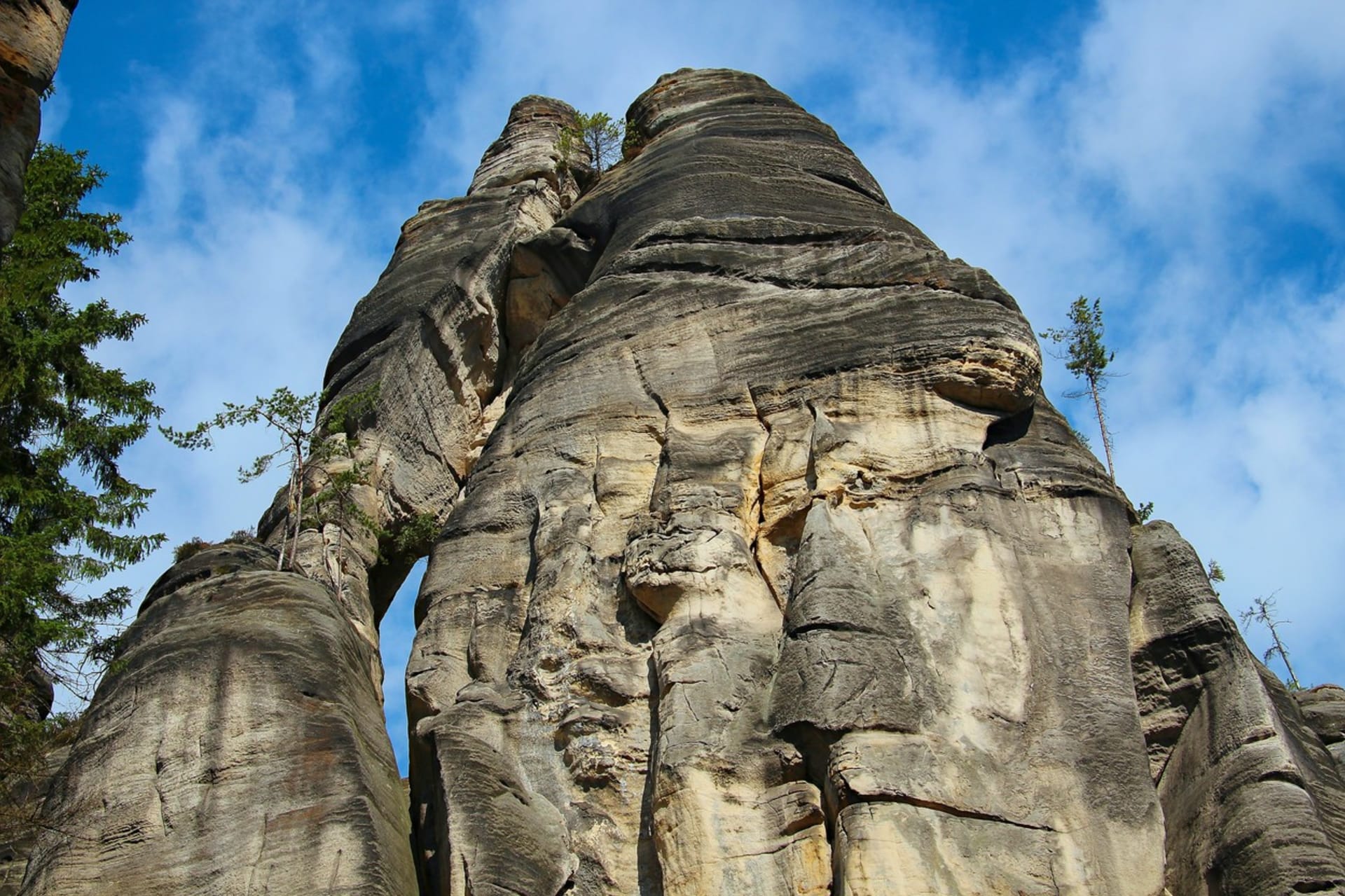 V Adršpašských skalách spadl horolezec. (Ilustrační foto)