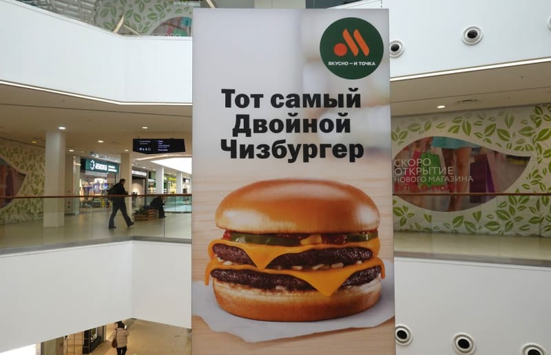 Během léta 2022 v Rusku otevřel řetězec restaurací Chutně & tečka, který měl nahradit McDonald's.
