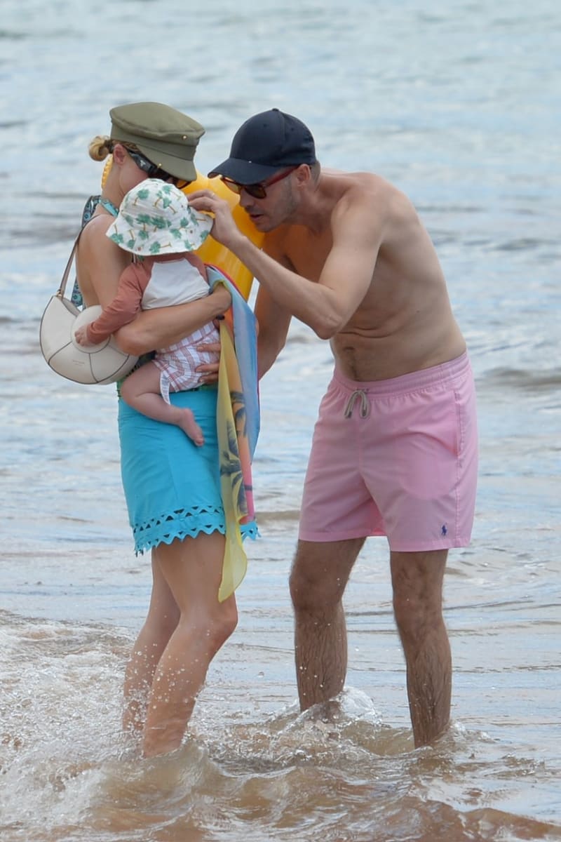 Paris Hiltonová s manželem Carterem Reum a synem Phoenixem
