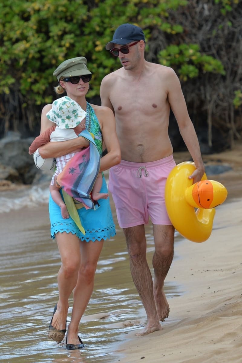 Paris Hiltonová s manželem a synem