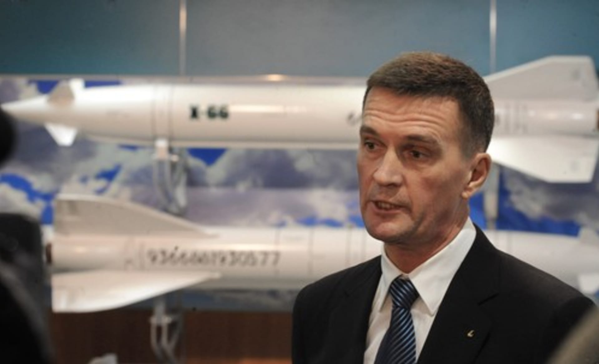 Z českého sankční seznamu se na celoevropský přesunul ruský podnikatel a výrobce raket Boris Obnosov.