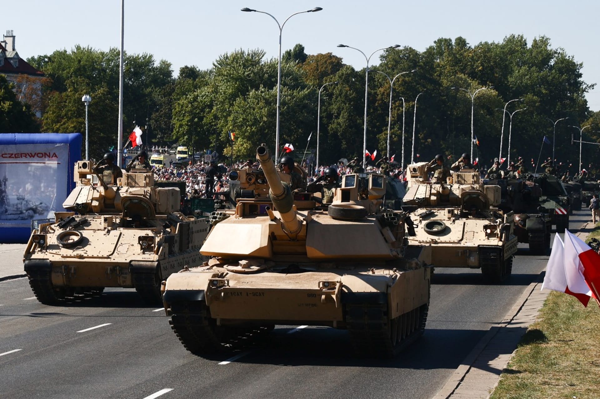 Varšavou projížděly i nové americké tanky Abrams