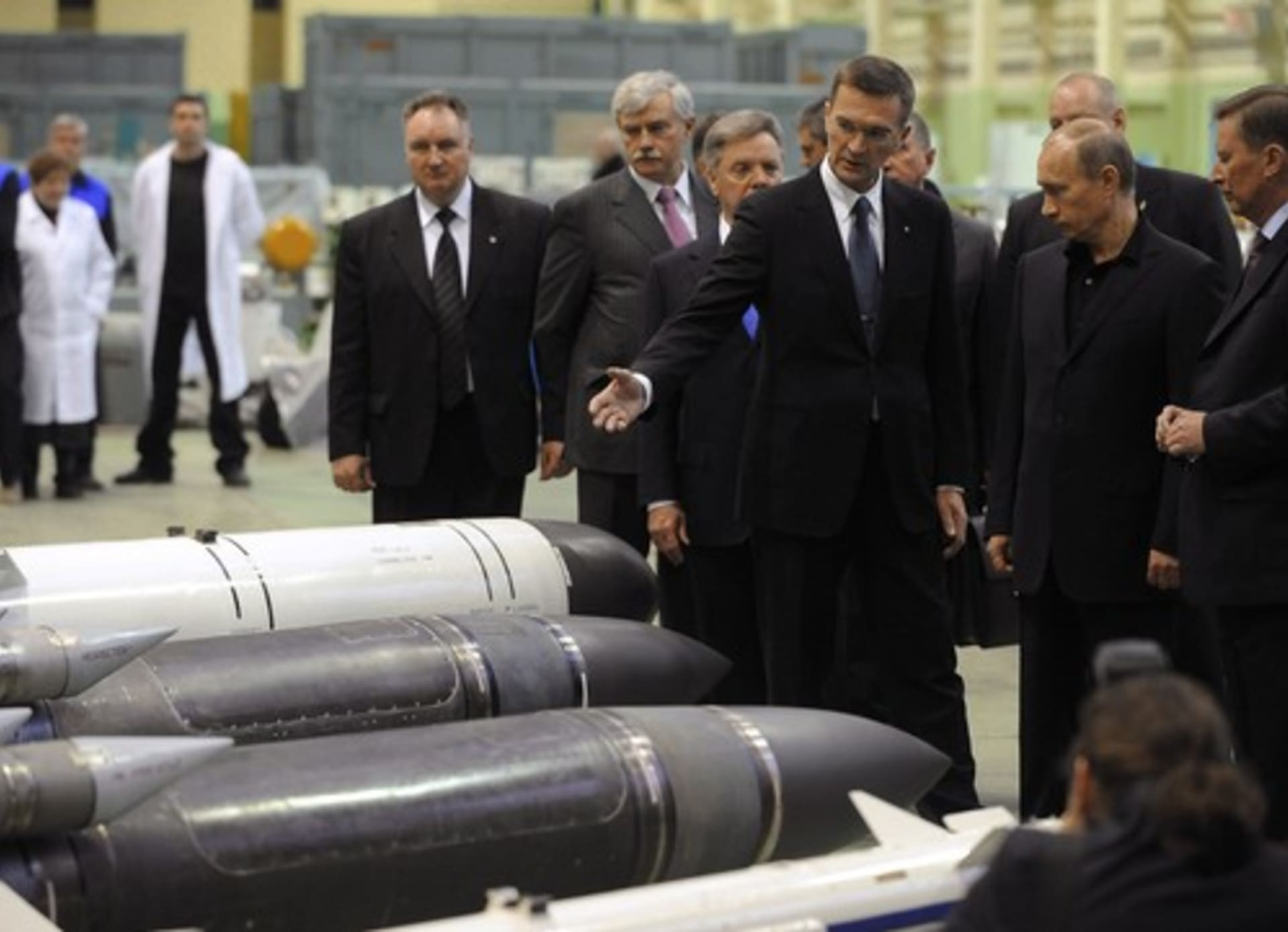 Na sankční seznam ČR přibyl ruský podnikatel a výrobce raket Obnosov. Na snímku s ruským prezidentem Vladimirem Putinem.