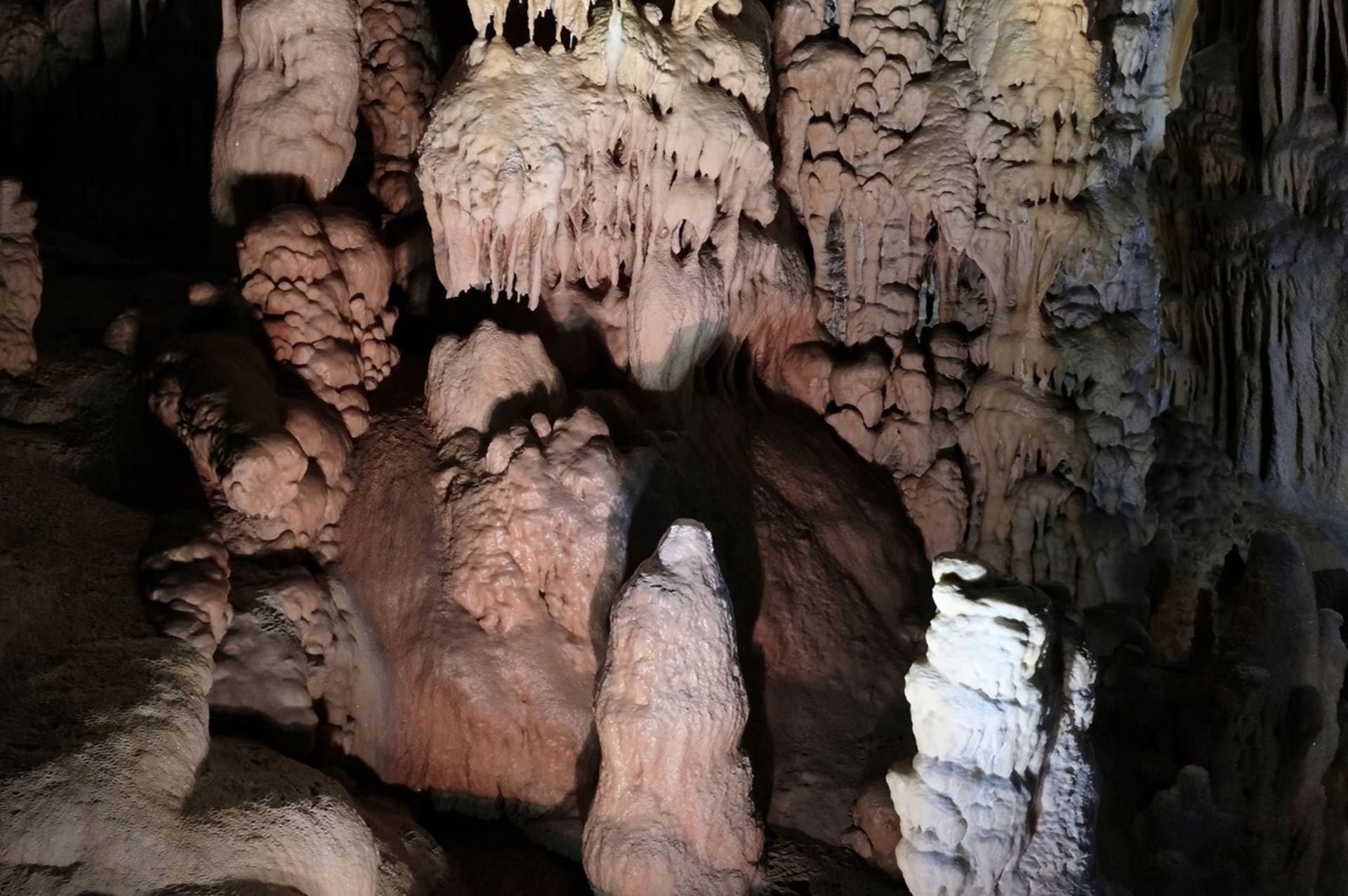Postojenská jeskyně