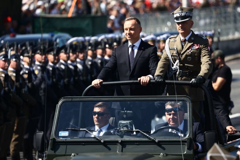 Přehlídku zahájil polský prezident Andrzej Duda (vlevo)