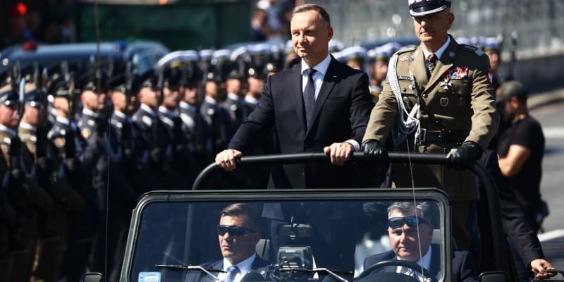 Přehlídku zahájil polský prezident Andrzej Duda (vlevo)