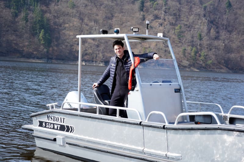 Marek Adamczyk se učil řídit i loď.