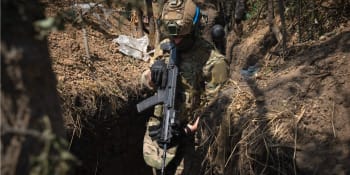 Záběry z akce ukrajinských specialistů. Okupanty vyháněli „švédskými trubkami“ i granátomety