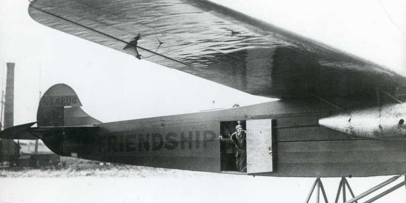 Amelia Earhart po přeletu Atlantiku