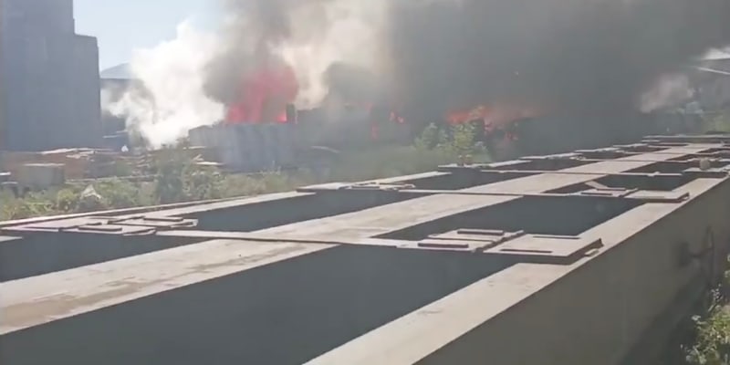 V ruském Novorossijsku hořel terminál přístavu.