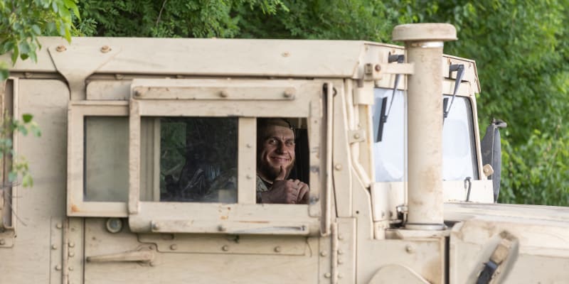 Humvee poskytuje ochranu před lehkými zbraněmi a minami