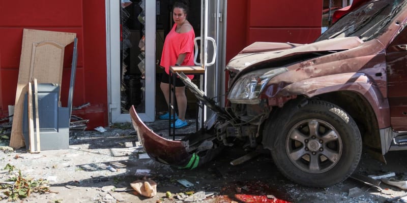 Rusko v sobotu podniklo raketový útok na severoukrajinské město Černihiv, který si vyžádal nejméně sedm životů. Dalších 90 osob utrpělo zranění.